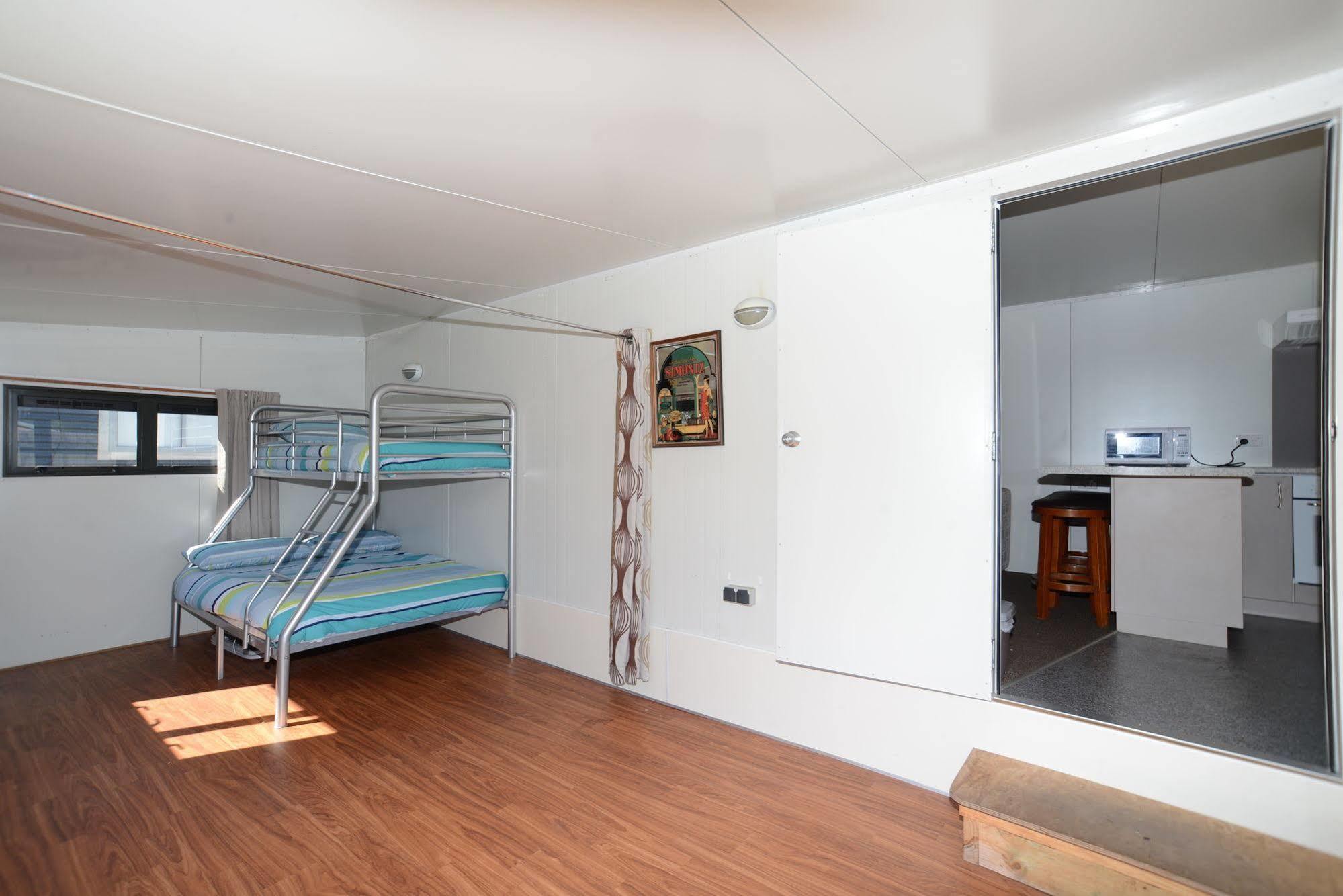 Отель Camp Waipu Cove Экстерьер фото